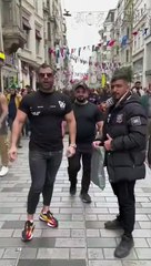 Arapça konuşan bir grup Taksim saldırısıyla böyle alay etti!