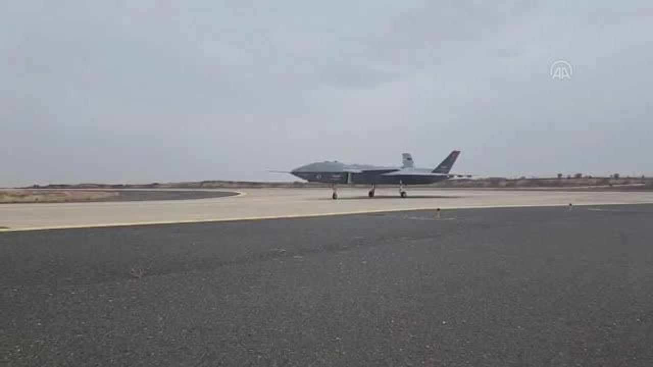 Türkiye'nin ilk insansız savaş uçağı Bayraktar KIZILELMA Taksi ve Koşu Testi'ni başarıyla tamamladı