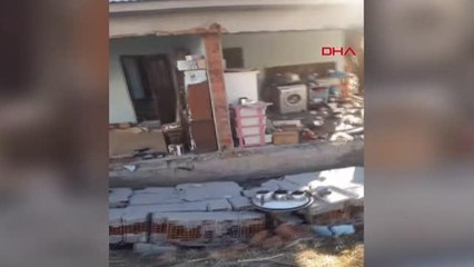 KARLIOVA'DA GAZ KAÇAĞININ NEDEN OLDUĞU PATLAMADA EVİN DUVARLARI YIKILDI: 1 YARALI