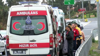 İETT otobüsü ile servis minibüsü çarpıştı: 7 yaralı