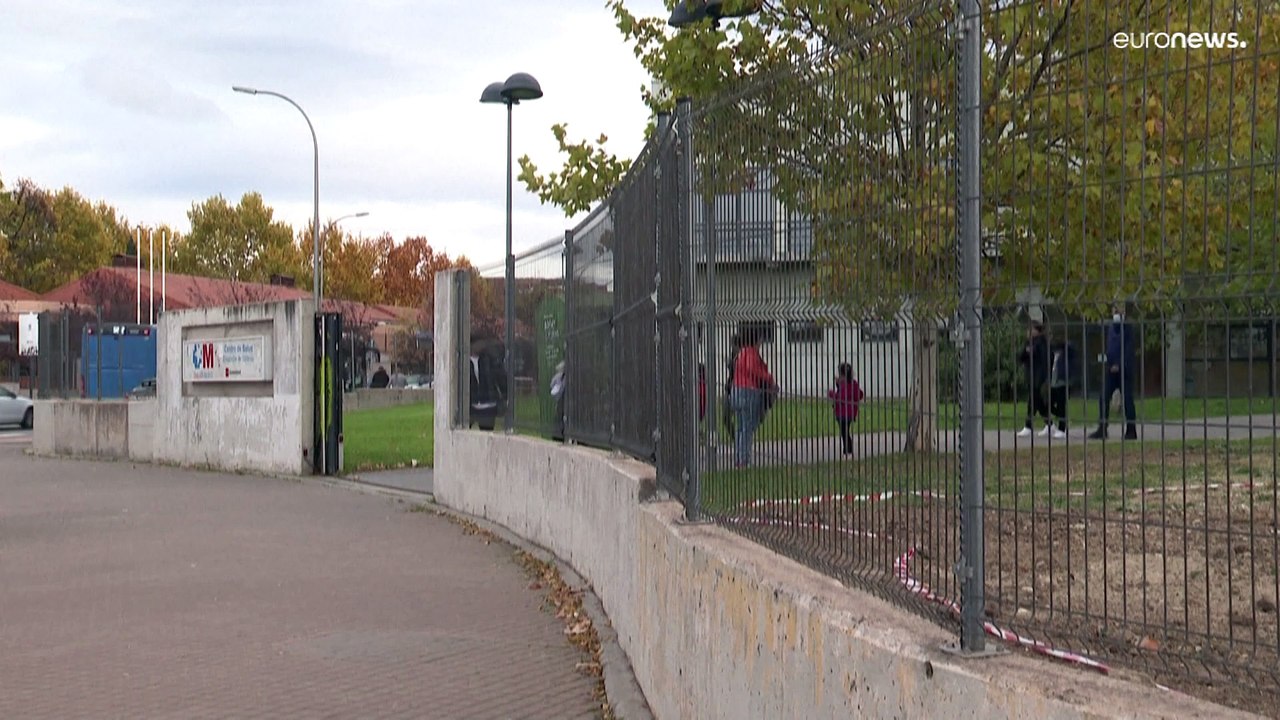 Los recortes presupuestarios llevan los centros públicos de salud al límite en regiones como Madrid