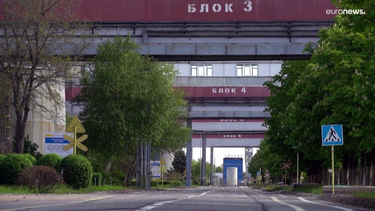 Запорожская АЭС снова под обстрелом: Киев и Мос...