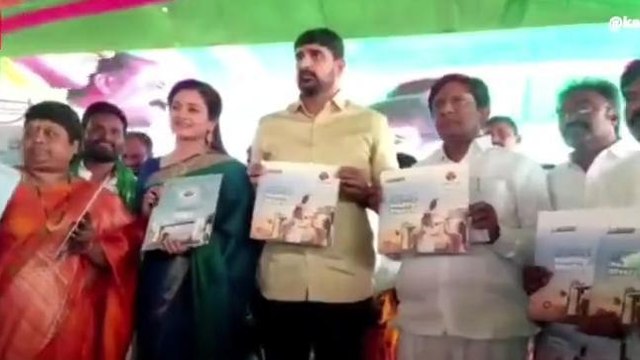 హుజురాబాద్: జమ్మికుంటలో సందడి చేసిన సినీ నటి ఇంద్రజ