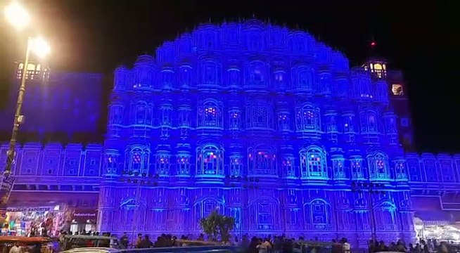 इमारतों को नीली रोशनी से किया रंगीन, बाल अधिकारों के प्रति दर्शाई प्रतिबद्धता