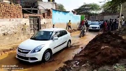 ...नाराज महिलाओं ने राज्यमंत्री जाहिदा खान को बीच रास्ते रोका