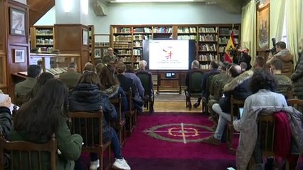 Robles supervisa la formación de ucranianos en Academia de Infantería de Toledo