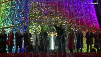 Vigo enciende el alumbrado navideño con un gigantesco montaje objeto de controversia