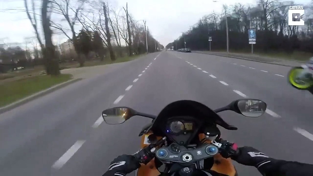 Ce motard va avoir très très chaud... bon karma