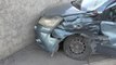 Arkadan çarptığı aracı duvara sıkıştırdı: 3 yaralı