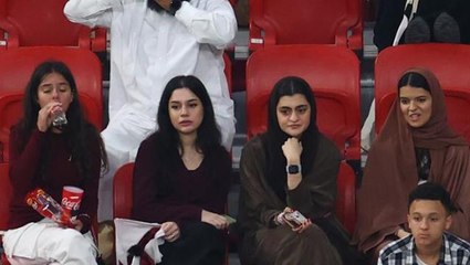 45 dakikalık futbol aşkı! Katarlı seyircilerin hareketi tepki çekti