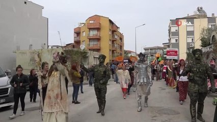 Seferihisar'da mandalina şenliği renkli anlara sahne oldu