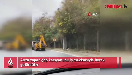 Arıza yapan çöp kamyonunu iş makinasıyla iterek götürdüler