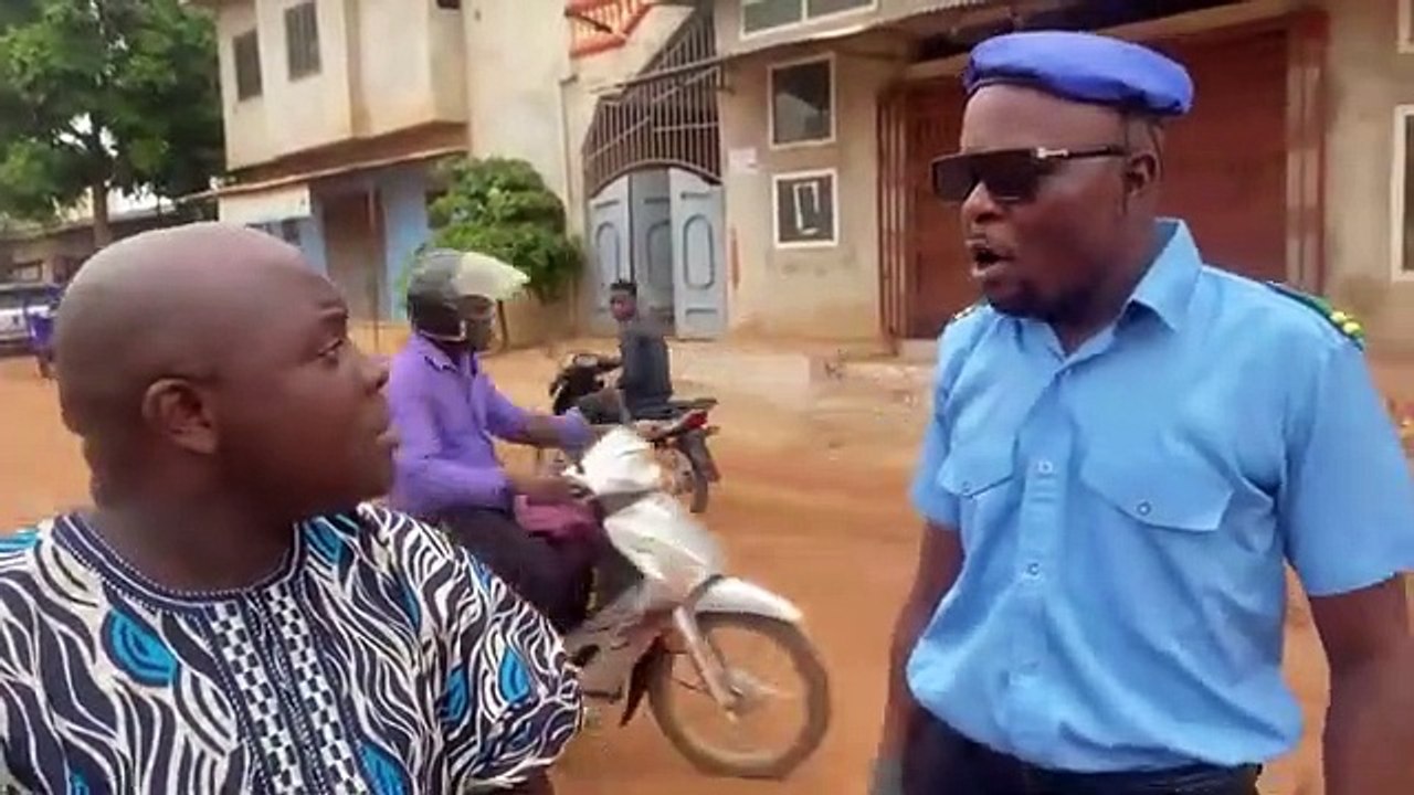 Le_chef_poste_Avinkpin_attrape_Afountountoun_(360p)