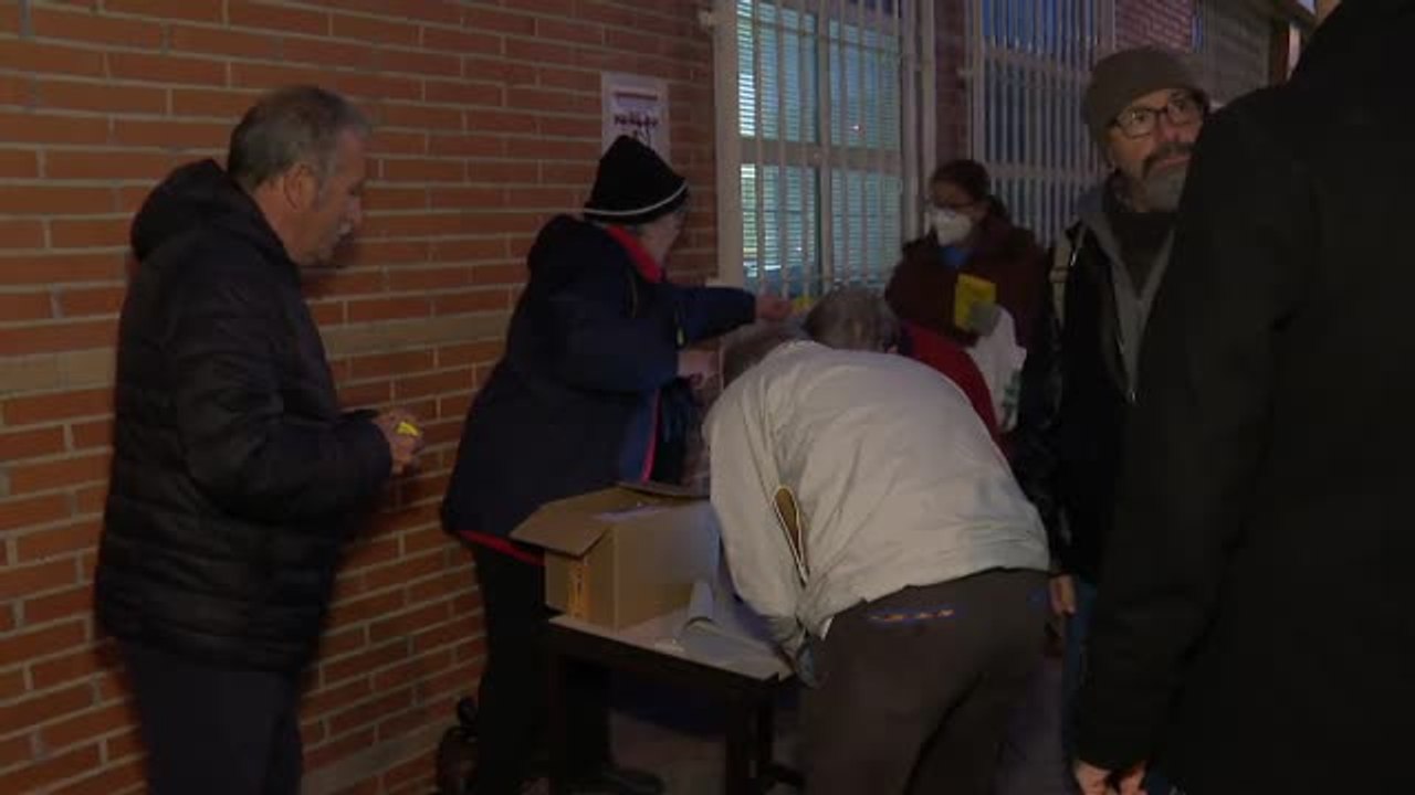 "¡Mar se queda!", gritan vecinos y pacientes de la doctora Mar Noguerol