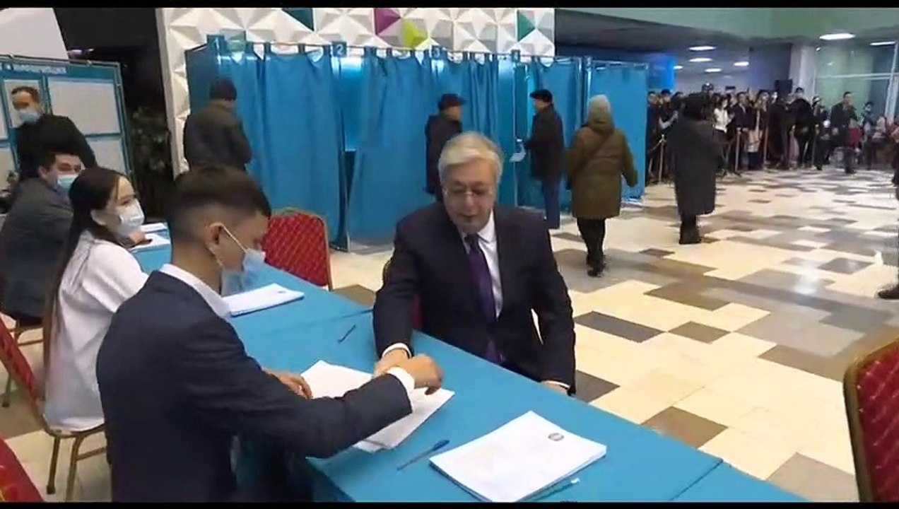 Boca de urna prevê vitória folgada do presidente Tokayev no Cazaquistão