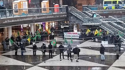 İsveç'te terör örgütü PKK/YPG yandaşları TSK'nın hava harekatını protesto etti