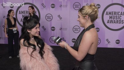 Watch Nessa Barrett & Kenzie Share Adorable Moment on the Red Carpet | AMAs 2022