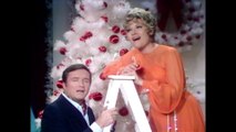 Mike Douglas - It's Beginning To Look A Lot Like Christmas/My Cup Runneth Over/Little Green Apples (Medley/Live On The Ed Sullivan Show, December 22, 1968)