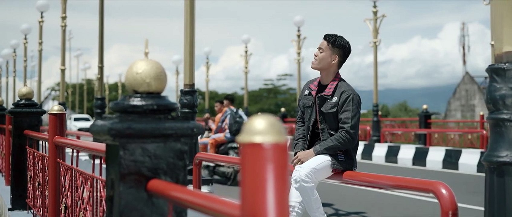 Fauzana ft David Iztambul - Sampai Bapisah Badan Jo Nyao (Official Music Video)