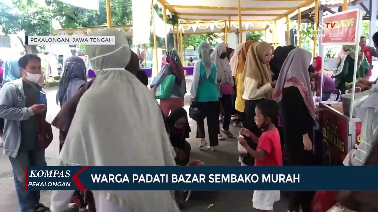 Warga Padati Bazar Sembako Murah