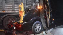 Tiyatrocuları taşıyan minibüsle kamyon çarpıştı: 3 ölü 8 yaralı