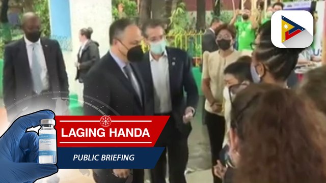 US Second Gentleman Douglas Emhoff, bumisita sa isang eskwelahan sa Caloocan