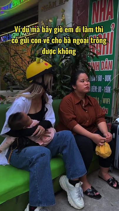 Hôn nhân không hạnh phúc, mẹ trẻ một mình bế con nhỏ lên thành phố tìm việc