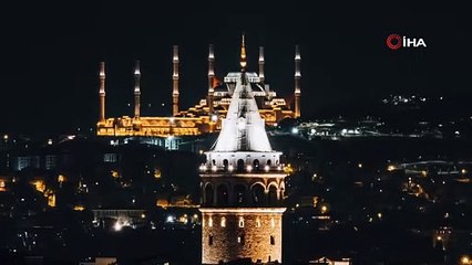 İstanbul'da yeni ayın büyüleyen görüntüsü