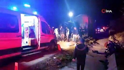 Amasya’da tiyatro oyuncularını taşıyan minibüs tıra çarptı: 3 ölü, 8 yaralı