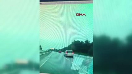 İSTANBUL-MAKAS ATMAYA ÇALIŞAN SÜRÜCÜ, IŞIKLARDA BEKLEYEN ARAÇLARA ÇAPTI