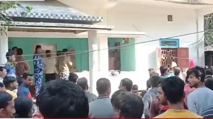 উঃদিনাজপুরঃ কাঁদছে সন্তান, ঝুলছে বাবা ও মায়ের নিথর দেহ ! দেখুন মর্মান্তিক দৃশ্য