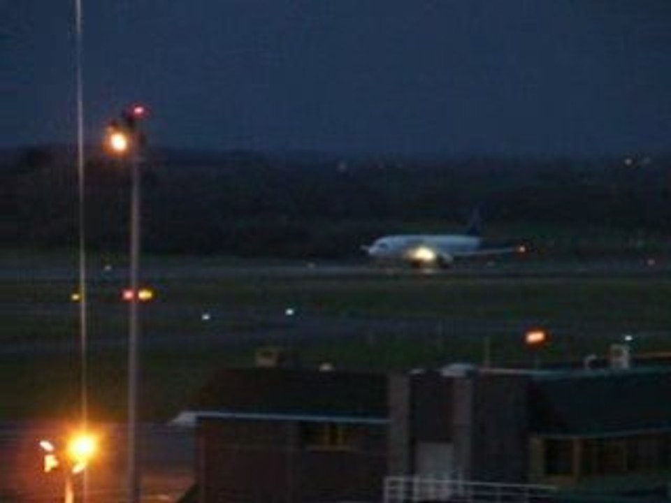 Départ vol JAF051 Brest Toulon BST Futura Boeing 737 EC-IZG