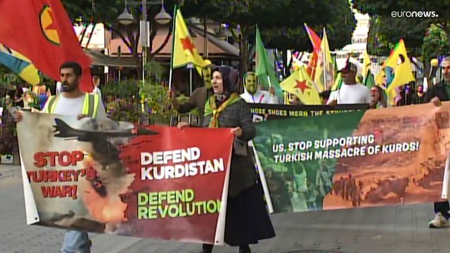 Curdos protestam contra ataques aéreos mortais na Síria e no Iraque