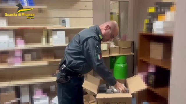 Napoli, sequestrati 28mila profumi falsi. Sei arresti della Gdf