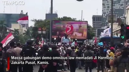 Massa Gabungan Demo Tolak Omnibus Law, Merangsek ke Istana