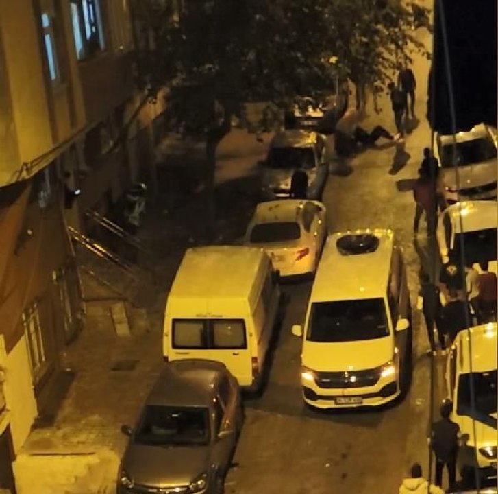 ESENLER'DE SOKAK ORTASINDA BACAĞINDAN VURULDU