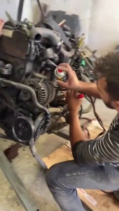 UAE mechanics started car engine #United Kingdom mechanics