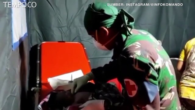 Momen Haru, Ibu Melahirkan di Posko Pengungsi Mamuju, Ditangani Dokter TNI
