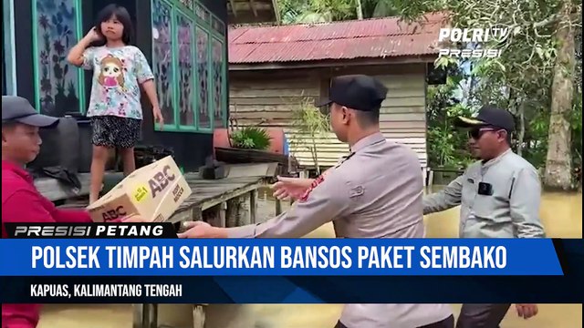 Polres Kapuas Peduli Warga Yang Terdampak Banjir Melalui Pemberian Bansos kepada Korban Banjir