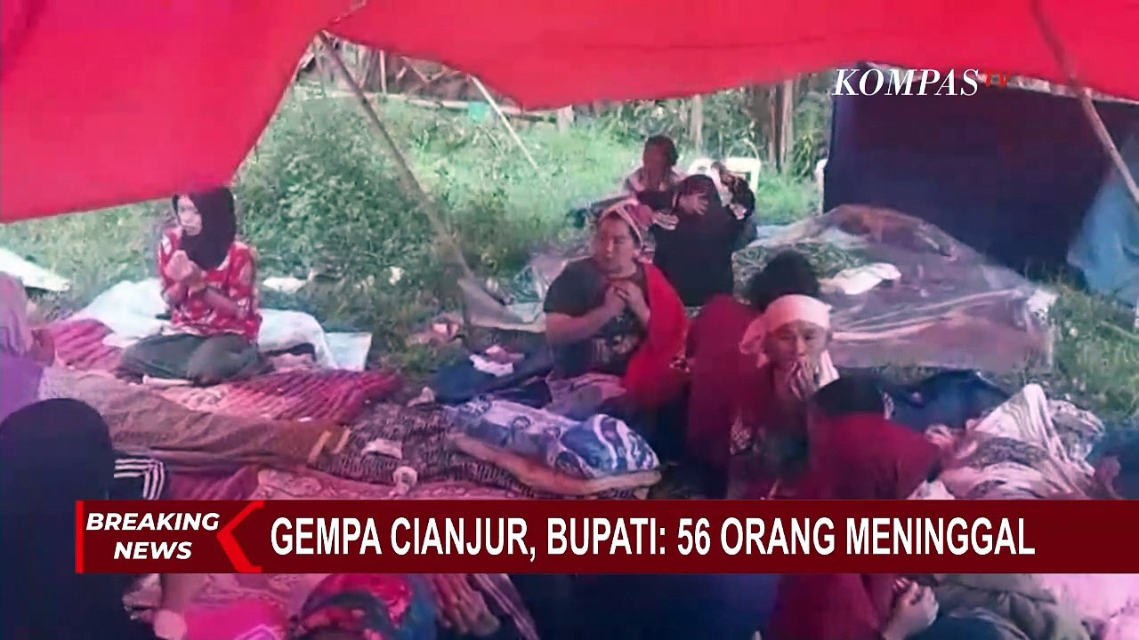 Rumah Rusak Pasca Gempa Cianjur, Warga Gotong Royong Bangun Tenda Darurat untuk Mengungsi