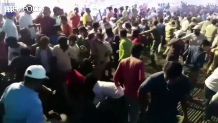 Momen Mengerikan, Seluruh Tribun Stadion Runtuh Lukai 100 Orang