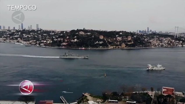Kapal Perang Rusia Lintasi Selat Bosphorus Istanbul Menuju Laut Hitam