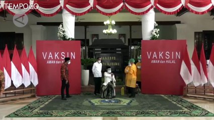 Presiden Jokowi Saksikan Vaksinasi AstraZeneca ke Sejumlah Kiai di Jatim