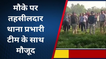 अयोध्या: जमीन बंटवारे को लेकर गले में फंदा डालकर घन्टो पेड़ पर बैठा युवक, लोगों की लगी भीड़