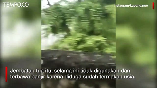 Detik-detik Banjir Bandang NTT Terjang Jembatan Lama Kambaniru Hingga Ambruk