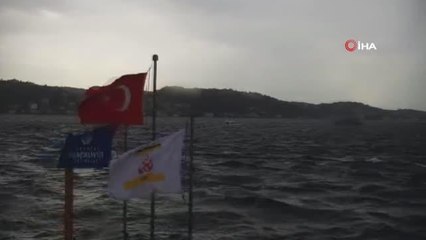 İstanbul'da yağmur ve şiddetli rüzgar başladı