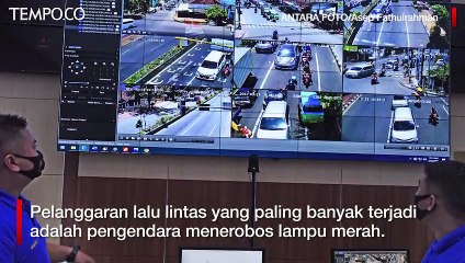 Pengendara Mobil dan Motor Pakai Ponsel Kena Tilang Elektronik E-TLE
