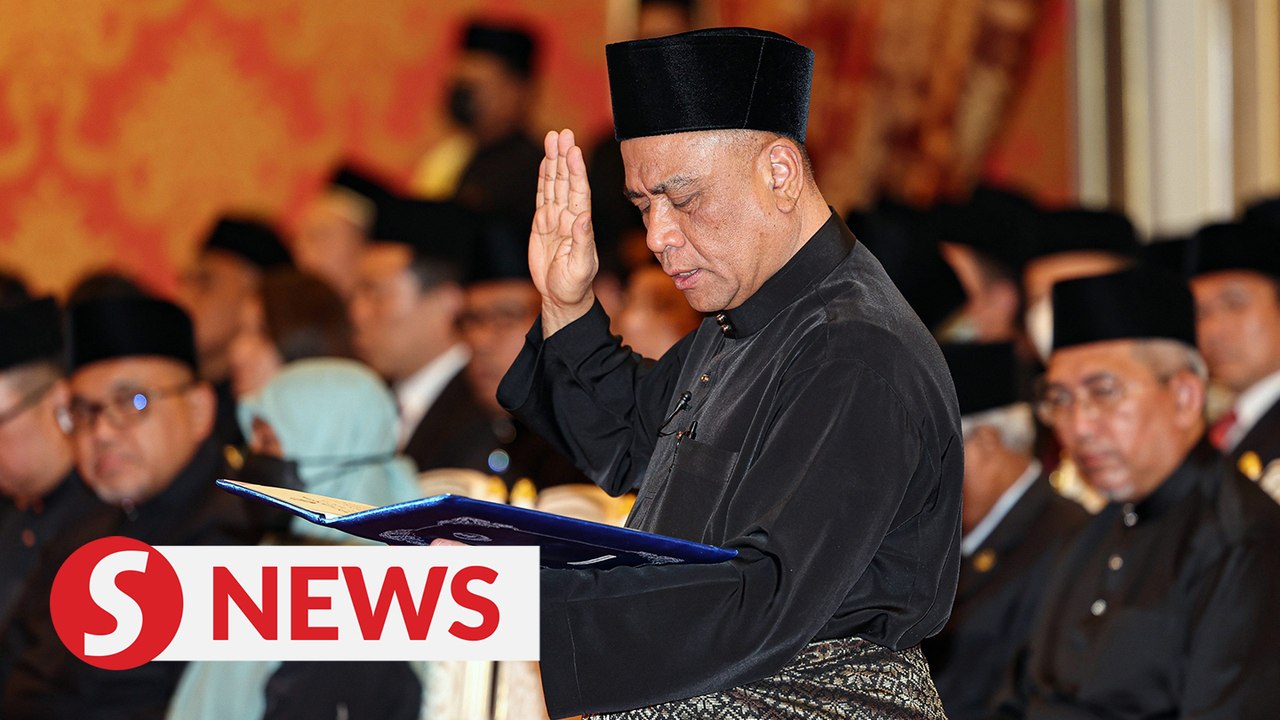 Saarani sworn in as Perak MB, says Pakatan made the offer to form coalition with Barisan