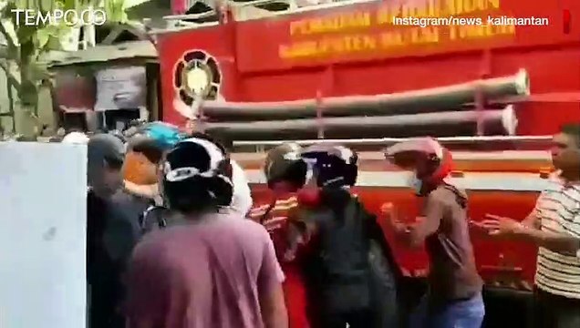 Telat Tiba di Lokasi Kebakaran, Petugas Damkar Diamuk Warga di Kaltim