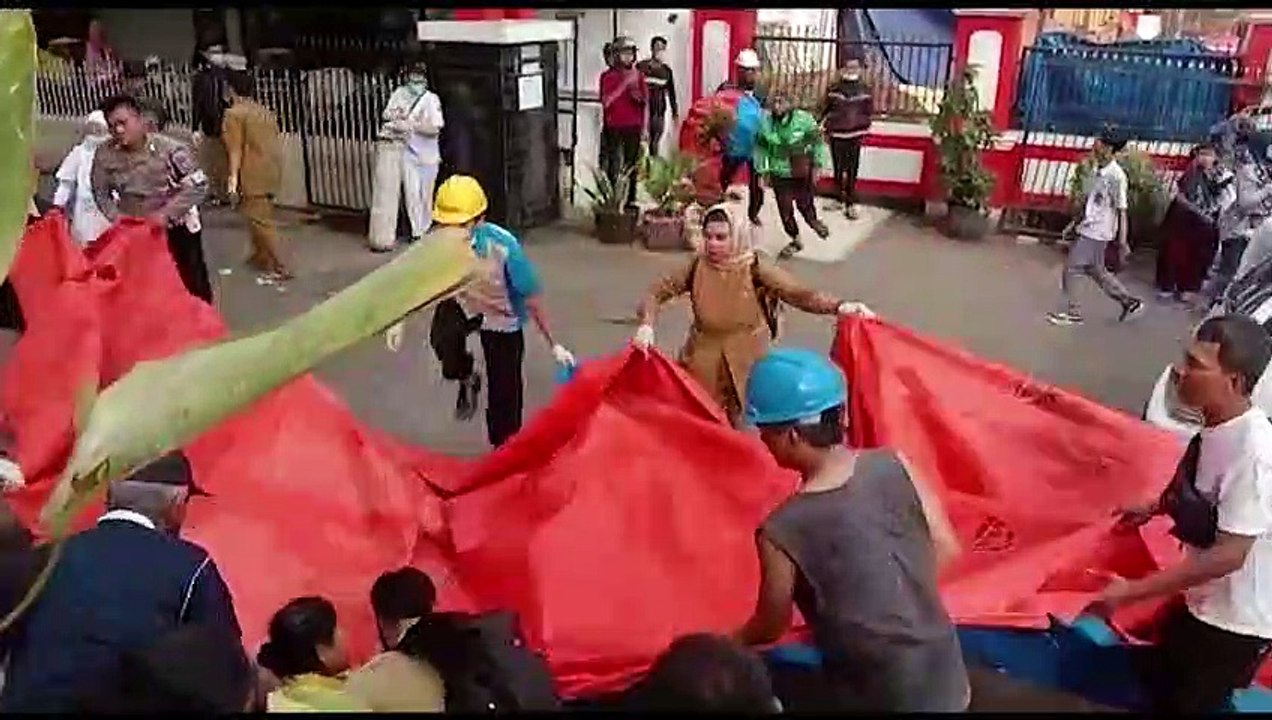 Dutzende Tote bei Erdbeben in Indonesien